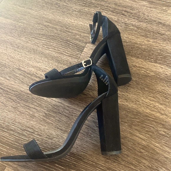 Lulu’s Heels - Picture 2 of 3